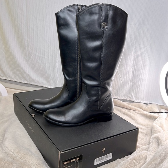 NIB Frye Marissa Medallion Inside Zip Tall Black Leather Riding Boot - Size 9 - Picture 9 of 16